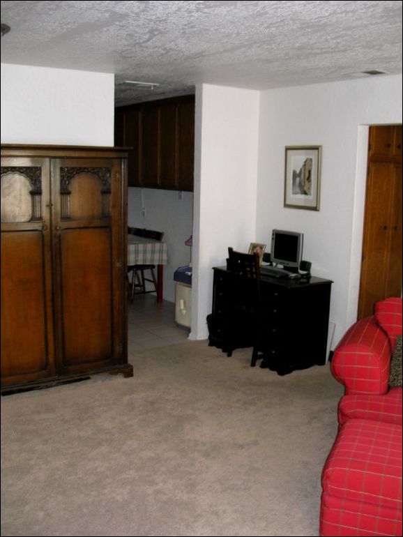 Family Room08